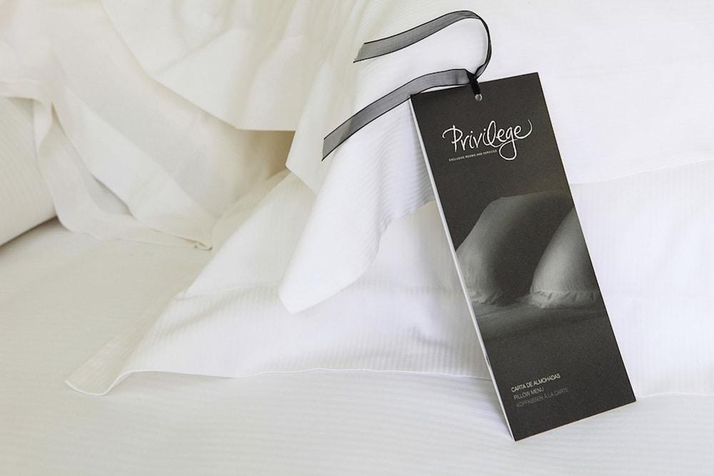 H10 Marina Barcelona Hotel Bagian luar foto